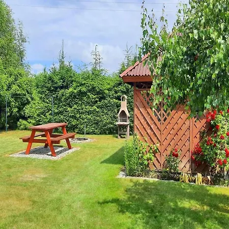 Vakantiehuis Comfortable House With Private Garden, Rusinowo *